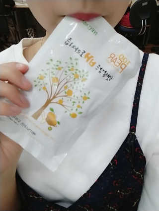 착즙하는 남자 햇살담은 명품 사과즙10포 배도라지즙 10포 — 3.5점을 준 리뷰어가 2018년 9월 올린 사용 사진