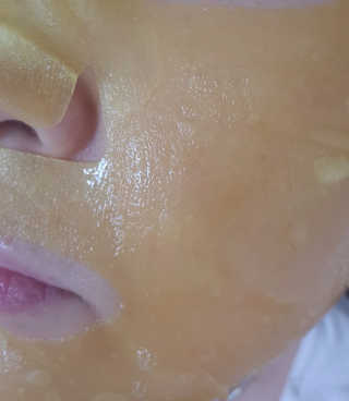 GoodDay Skincare GoodDay 강황 마스크 — 5점을 준 리뷰어가 2019년 12월 올린 사용 사진