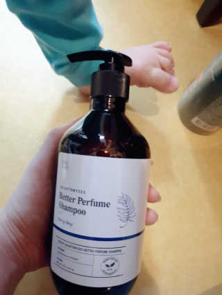 달리프 베러 퍼퓸 샴푸 1000ml 레이니데이 or 일랑로즈 — 4.5점을 준 리뷰어가 2020년 3월 올린 사용 사진