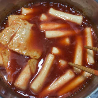두번째 국떡 국가대표 떡볶이 1팩 + 영미칩 2봉 증정 — 5점을 준 리뷰어가 2019년 2월 올린 사용 사진