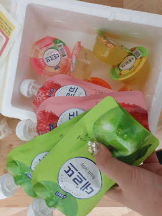 데르뜨 떠먹는 과일 3종, 짜먹는 과일 2종 총 10개 체험 — 5점을 준 리뷰어가 2020년 3월 올린 사용 사진