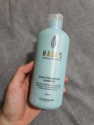 셀리본 하수오 내츄럴 프리벤션 탈모관리 샴푸 300ml — 5점을 준 리뷰어가 2019년 11월 올린 사용 사진