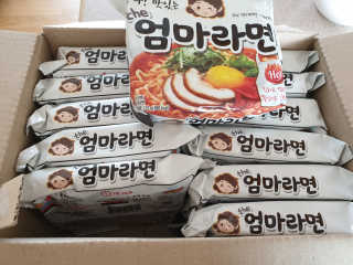 라면 그대로가 제일 맛있는 더엄마라면 — 5점을 준 리뷰어가 2019년 6월 올린 사용 사진