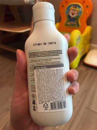 엘루스벤 에코스토어_베이비 바디워시_200ML — 4.5점을 준 리뷰어가 2017년 6월 올린 사용 사진