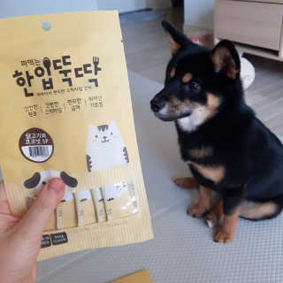 [펫토리아] 강아지,고양이겸용 짜먹는 한입뚝딱 — 4.5점을 준 리뷰어가 2019년 2월 올린 사용 사진