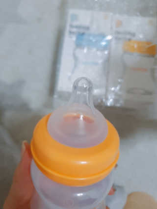 유비맘 신생아젖병 120ml 트리플팩_ 젖꼭지 포함 — 4.5점을 준 리뷰어가 2020년 2월 올린 사용 사진