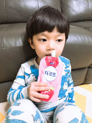 데르뜨 떠먹는 과일 3종, 짜먹는 과일 2종 총 10개 체험 — 5점을 준 리뷰어가 2020년 3월 올린 사용 사진