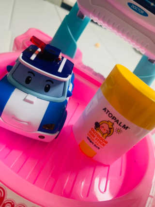 아토팜 야외놀이 선스틱 SPF50+ PA++++ — 5점을 준 리뷰어가 2020년 3월 올린 사용 사진