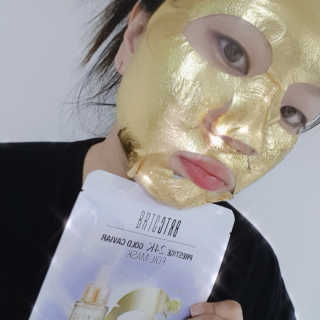 비알티씨 프레스티지 24K 골드 캐비어 호일 마스크 — 3.5점을 준 리뷰어가 2019년 3월 올린 사용 사진