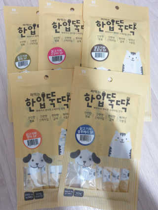 [펫토리아]짜먹는 한입뚝딱 강아지.고양이 마약간식 — 5점을 준 리뷰어가 2019년 7월 올린 사용 사진