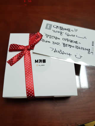 M카롱 반할만큼 달콤한 수제마카롱 — 3.67점을 준 리뷰어가 2018년 5월 올린 사용 사진