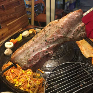 [화덕고깃간 마곡발산점] 화덕삼겹살2인분 — 5점을 준 리뷰어가 2018년 12월 올린 사용 사진