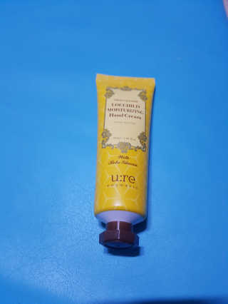 유리스킨- 록차일드-시어버터 뽀송뽀송핸드크림 — 5점을 준 리뷰어가 2018년 3월 올린 사용 사진