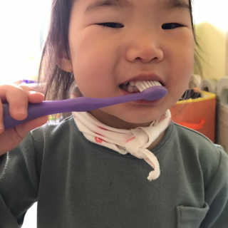 메디덴코 투투스 키즈 어린이 치약 — 5점을 준 리뷰어가 2020년 4월 올린 사용 사진