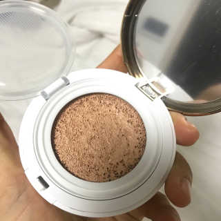 고유에 화이트닝 앰플쿠션 SPF50+, PA++++ — 5점을 준 리뷰어가 2018년 7월 올린 사용 사진