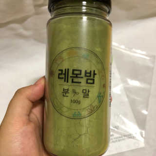 초능력 국내산 레몬밤 분말 — 3점을 준 리뷰어가 2019년 8월 올린 사용 사진