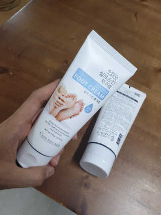 (주)에네스티 에네스티 수안수 실크스킨 풋크림 1+1 — 4.5점을 준 리뷰어가 2019년 10월 올린 사용 사진