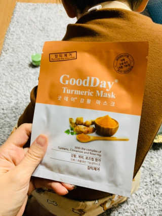GoodDay Skincare GoodDay 강황 마스크 — 5점을 준 리뷰어가 2019년 12월 올린 사용 사진
