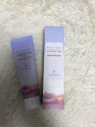 신소라 코스메틱 SINSOLA COSMETIC 신소라 모이스춰 클렌징폼 — 5점을 준 리뷰어가 2017년 11월 올린 사용 사진