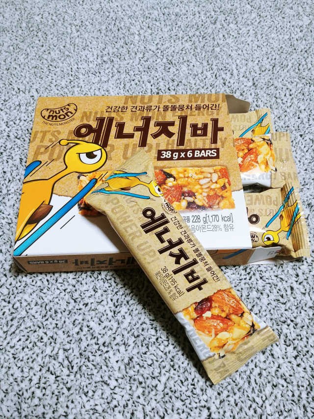 견과가 똘똘 뭉쳐들어간 넛츠몬 에너지바 1BOX 6개입 리뷰 사진