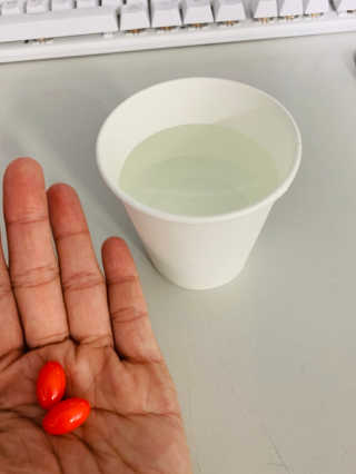 지지랩 [먹는히알루론산] 피부가 촉촉해지지 500mg x 12캡슐 — 3점을 준 리뷰어가 2019년 12월 올린 사용 사진
