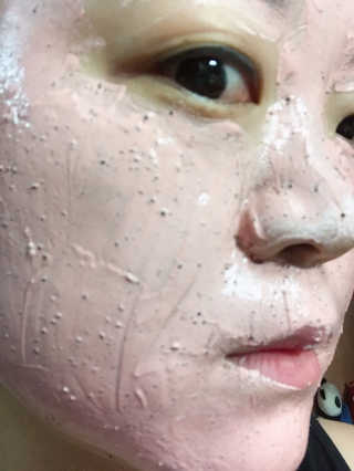 하프 문 아이즈 [하프문아이즈] 핑크 프루티X호지니 마스크팩 세트 — 5점을 준 리뷰어가 2019년 10월 올린 사용 사진