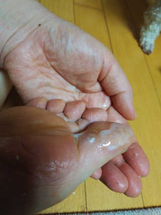 아미니 릴렉싱 풋 필링 스프레이 — 3.5점을 준 리뷰어가 2019년 3월 올린 사용 사진