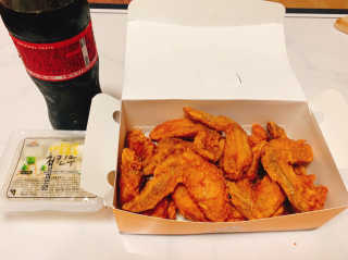 [치킨마루]-  빠사칸윙봉현미 + 콜라 500ml — 5점을 준 리뷰어가 2019년 7월 올린 사용 사진