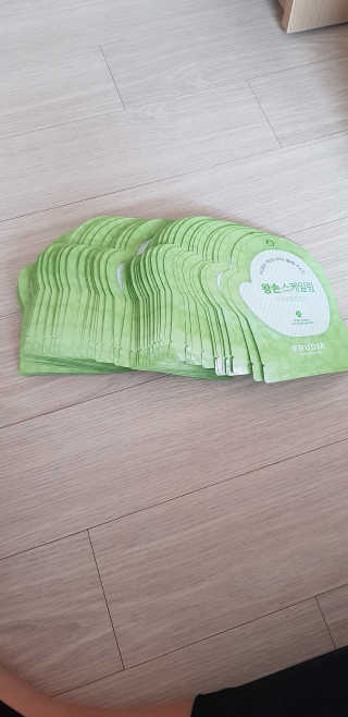 [후르디아] 청포도 매끈약산성 필링 패드_50매 세트 — 5점을 준 리뷰어가 2019년 9월 올린 사용 사진