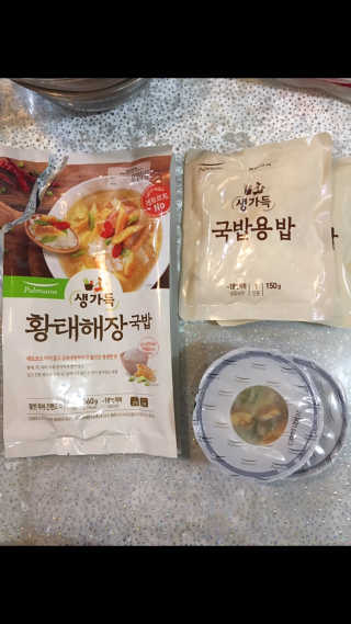 [풀무원] 사골곰탕국밥 황태해장국밥 — 5점을 준 리뷰어가 2018년 6월 올린 사용 사진
