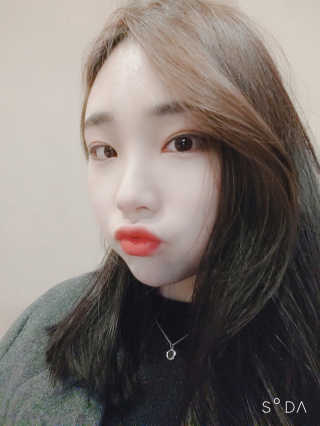 지고트 로맨틱 키스 립스틱 — 3점을 준 리뷰어가 2019년 2월 올린 사용 사진