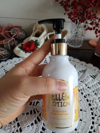 바디홀릭 인샤워 바디퍼퓸 옐로우포션 250ML — 4.5점을 준 리뷰어가 2019년 4월 올린 사용 사진