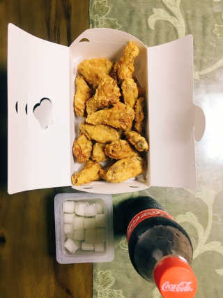 [치킨마루]-  빠사칸윙봉현미 + 콜라 500ml — 5점을 준 리뷰어가 2019년 7월 올린 사용 사진