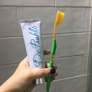 큐어스크립트 닥터폴스 치약 바닐블랙티향 — 5점을 준 리뷰어가 2018년 3월 올린 사용 사진