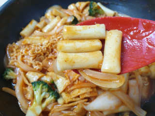 홍대미미네국물떡볶이 [홍대미미네]오리지널 국물 떡볶이4팩 + 라면사리 — 5점을 준 리뷰어가 2019년 4월 올린 사용 사진