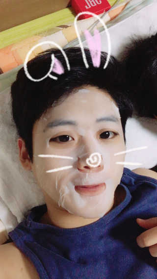 23years old 하이알톡스 쁘띠마스크(5장) — 1점을 준 리뷰어가 2017년 8월 올린 사용 사진