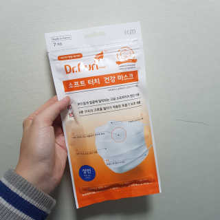 [닥터퓨리] 소프트터치 건강 + UV 블랙스타일 마스크 — 4.5점을 준 리뷰어가 2019년 4월 올린 사용 사진