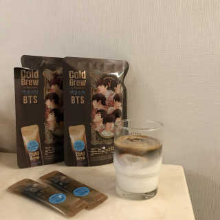 한국야쿠르트 콜드브루, 핫브루 액상스틱 BTS 일러스트 — 4.83점을 준 리뷰어가 2018년 11월 올린 사용 사진