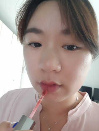 [블랙루즈] 에어 핏 벨벳 틴트4 1+1 — 4점을 준 리뷰어가 2019년 7월 올린 사용 사진