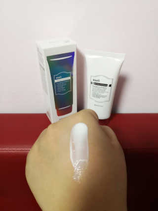 소프트 에어리 UV 에센스 SPF 50 PA ++++ — 5점을 준 리뷰어가 2019년 3월 올린 사용 사진