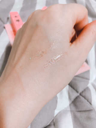 [블랙루즈] 펄블리 아이 글리터 2종 — 5점을 준 리뷰어가 2018년 11월 올린 사용 사진