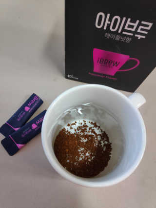 한국맥널티 아이브루 헤이즐넛향 100T — 4.5점을 준 리뷰어가 2019년 10월 올린 사용 사진