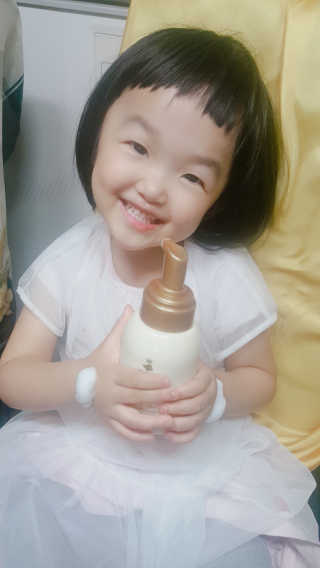 뷰티여우_아토클리닉 [아토클리닉] 우리 아이가 좋아하는 버블폼 — 5점을 준 리뷰어가 2019년 5월 올린 사용 사진