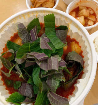 [대성이네_신촌] 깻잎큰닭찜 한마리+사리 中 택2 set — 5점을 준 리뷰어가 2019년 2월 올린 사용 사진