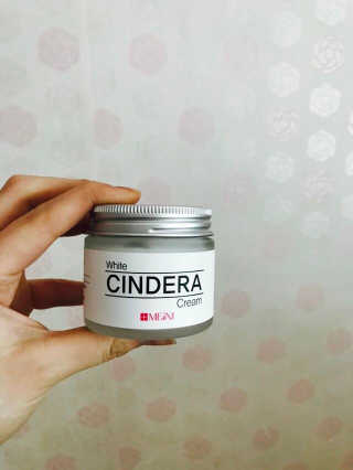 메이니 화이트 신드라 크림 70ml — 3.83점을 준 리뷰어가 2018년 4월 올린 사용 사진