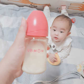 유비맘 PPSU 젖병 노꼭지_200ml_컬러 랜덤 발송 — 4점을 준 리뷰어가 2019년 12월 올린 사용 사진