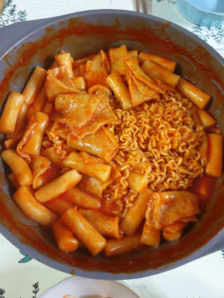 홍대미미네국물떡볶이 [홍대미미네]오리지널 국물 떡볶이4팩 + 라면사리 — 5점을 준 리뷰어가 2019년 4월 올린 사용 사진