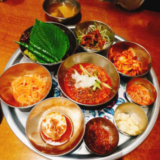 [동네맛집족발] 4개 족발 중 택1 — 4점을 준 리뷰어가 2020년 1월 올린 사용 사진