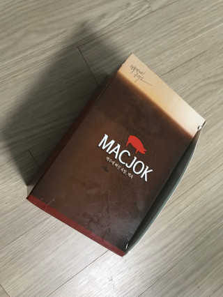 행복먹거리공작소 맥족. 맥주에 빠진 족발 550g + 마늘소스 70g — 4점을 준 리뷰어가 2020년 3월 올린 사용 사진