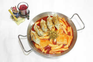 두번째 국떡 국가대표 떡볶이 1팩 + 영미칩 2봉 증정 — 5점을 준 리뷰어가 2019년 2월 올린 사용 사진